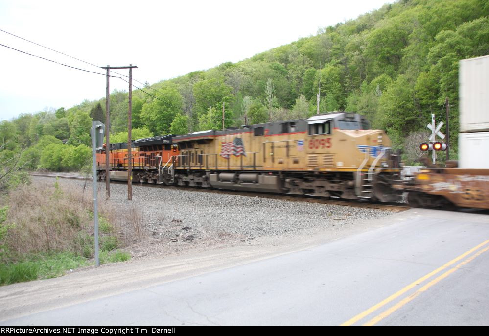 UP 8095 on Ns 265